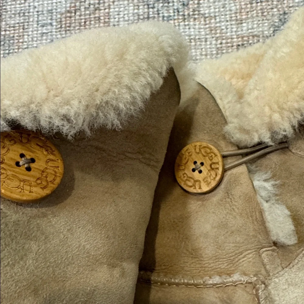 UGG Australia Womens Sheepskin Boots Sand Size  10